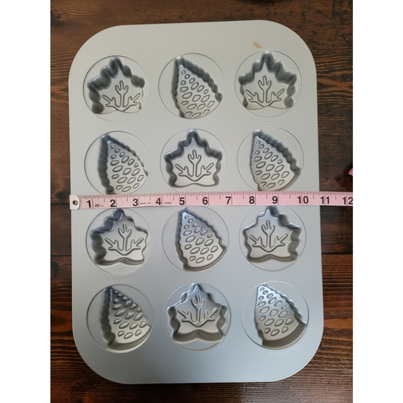 Retired Pampered Chef Harvest Cake Pan - Picture 4 of 4